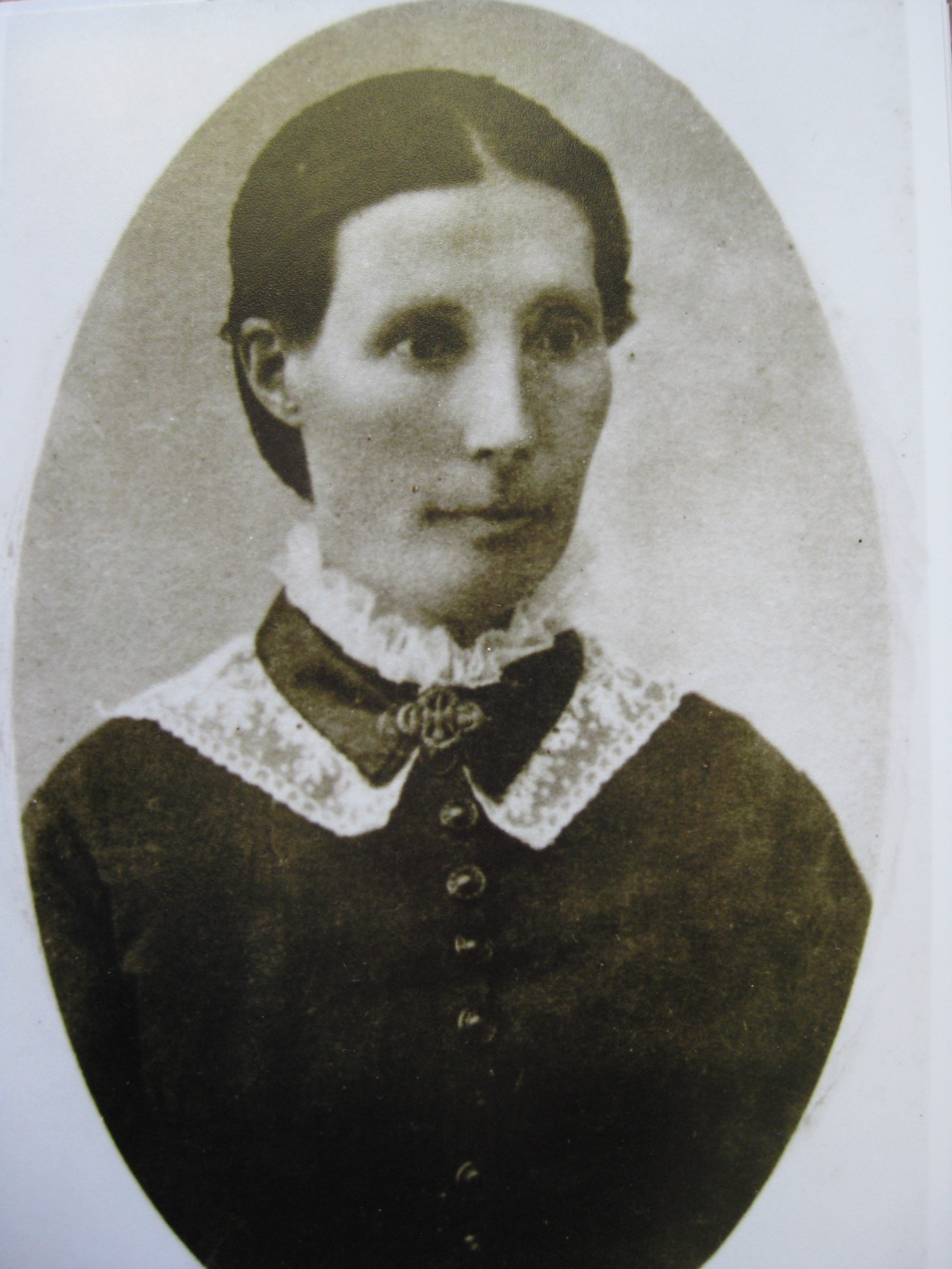 Photo of photos/Elizabeth Jameson bn 1840 Renfrew